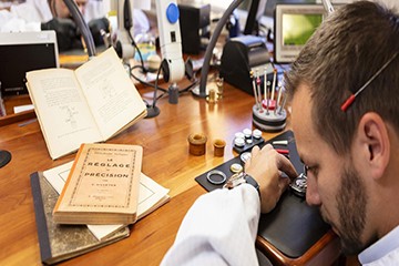 无锡欧米茄手表多久换电池